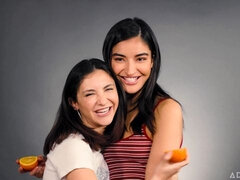 Hatvankilences, Gesztenyebarna, Ujjazás, Csókolózás, Nyalás, Nuni, Leborotvált, Begyek