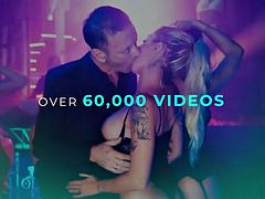 Большие сиськи, Блондинки, Минет, Семяизвержение, Двойное проникновение, Секс без цензуры, Втроем, Игрушки