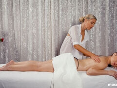 Brunette, Give finger, Lesbisk, Massage, Fisse, Bryster