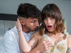 Veľké péro, Kuřba, Prirodzené prsia, Krátke vlasy, Vychudnutá, Tetovanie, Teenka, Kozičky