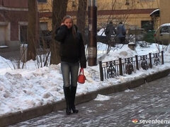 Kate calls a friend for a sex date