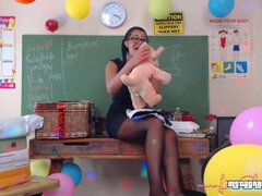 Livecleo Birthday Unboxing Fan Gifts Uncencored Squirting Pantyhose With Cleo Patra