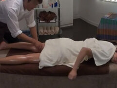 Stora tuttar, Avsugning, Bystig, Långt ner i halsen, Japansk, Massage, Milf, Verklighet