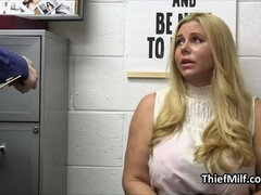 Riding extra curvy MILFs pussy at the office