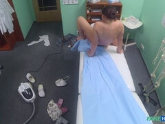 Amatéri, Doktor, Prstovanie, Výprask, Sestrička, Kancelária, Pička, Uniforma