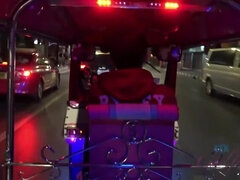 Amatoriale, Brunetta, Sborrata, Punto di vista pov, Rasata, Magra, Tatuaggi, Tette