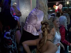 Bekleidet, Tanzen, Frau, Brille, Handjob, Lesbisch, Strümpfe, Ablutschen