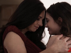 Mindi Mink and Gia Paige are kissing