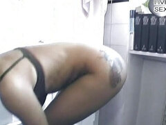 Tanned German Chick Rubbing and Dildoing Her Shaved Cunt on Cam