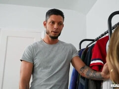 Zadek, Blondýna, Kuřba, Stříkání spermatu, Na pejska, Rodina, Tetování, Kozičky