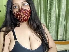 Lisa Bhabhi Showing Tits