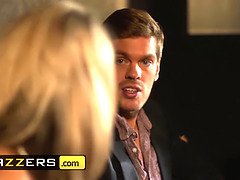 Arsch, Grosser arsch, Grosse titten, Geile alte tussi, Brille, Hd, Titten, Uniform