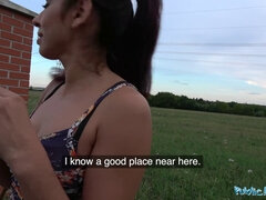 18 let, Asijské, Kuřba, Britské, Brunetka, Indické, Na veřejnosti, Teenka