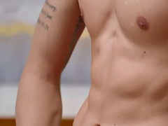 Jato de porra, Gay bicha veado, Masturbação, Raspar depilar, Solo chão, Tatuagem