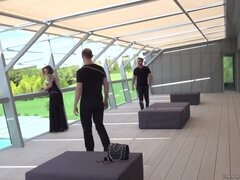 In den arsch, Grosser schwanz, Braunhaarige, Doppelpenetration, Hd, Reif, Im freien, Flotter dreier