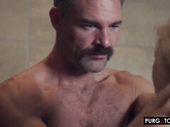 Blond, Sperma shot, Fetisj, Hardcore, Klein, Douche, Tieten likken, Uniformpje