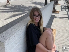 Hipster teen Taylor Blake thrilling porn video