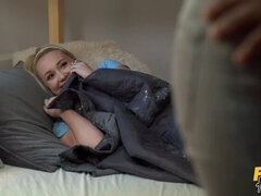 Большие сиськи, Минет, Чешки, Пальцем, Межрасовый секс, Джинсы, Тату, Подглядывание