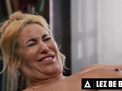 LEZ BE BAD - Boss MILF Ryan Keelys Raw Office Anal Affair With Avery Jane Gives Eye-Rolling Orgasms