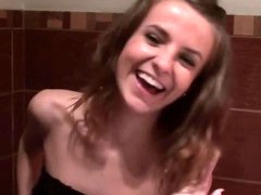 Blondýna, Kuřba, Péro, Na obličej, Nevinné, Pička, Punčochy, Záchod