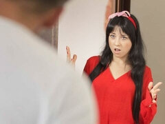 Hatalmas hátsó, Monumentális dákó, Cumizás, Gesztenyebarna, Kutya póz, Természetes mellek, Tini, Begyek