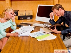 Camera da letto, Culo grosso, Grande cazzo, Bionda, Pompino, Da dietro, Capelli corti, Tette