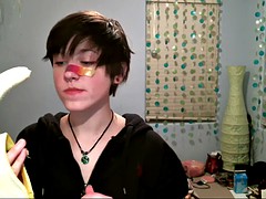 Amateur, Anal, Nana, Brunette brune, Insertion, Masturbation, Cheveux courts, Solo