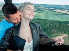 Enthousiasteling, Grote kont, Grote lul, Blond, Hondjeshouding, Natuurlijke tieten, Kort haar, Mager