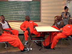 Noire, Bottes, Brunette brune, Gorge profonde, Partouze, Branlette thaïlandaise, Mère que j'aimerais baiser, Culottes ou slips