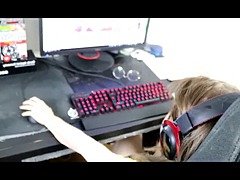 Gamer girl tries to play while getting fucked