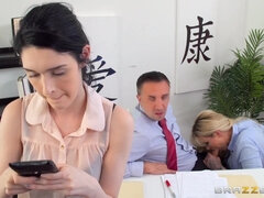 Belle grosse femme bgf, Gros seins, Blonde, Plantureuse, Mature, Maman, Tatouage, Nénés