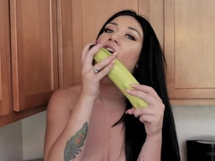 Gros cul, Cuisine, Masturbation, Seins naturels, Culottes ou slips, Pov, Tabou, Nénés