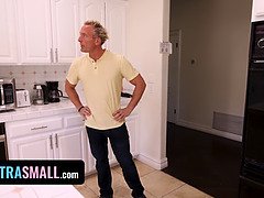 Amerikansk, Pik sutte, Tæt på, Hundestilling, Fleksibel, Naturlige bryster, Lille kvinde, Hård sex