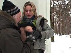 Velké péro, Blondýna, Kuřba, Pár, Stříkání spermatu, České, Hardcore, Venku