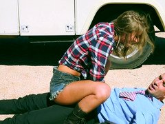 Blondýna, Kuřba, Na obličej, Přírodní, Přírodní prsa, Venku, Pička, Vlhká