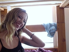 18 let, Blondýna, Kuřba, Vysokoškolačka, Stříkání spermatu, Na pejska, Různé pohledy, Kozičky