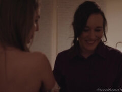 Lízaní zadků, Velké kozy, Brunetka, Podvádění, Vlasaté, Líbání, Piercing, Strapon