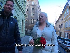 Hunt4k hunter re�oit une branlette espagnole g�niale et cogne la chatte pour de l'argent