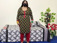 Sexy Desi Paki Punjabi Aunty Sex with Dildo