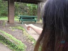 Leie, Blasen, Freundin, Masturbation, Öffentlich, Dusche, Socken, Titten