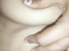 Kosmate, Indijka, Naravne joške, Bradavičke