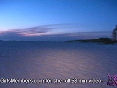 Amatéři, Blondýna, Auto, Masturbace, Nahota, Přírodní prsa, Venku, Na veřejnosti