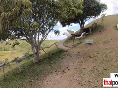 Iso kulli, Ruskeahiuksinen, Kyrpä, Hd, Ulkona, Pienikokoinen, Näkökulma pov, Teini