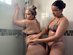 Stepsisters shower together, touch and kiss each other