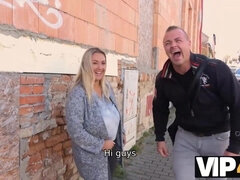 Blondin, Knubbig, Hanrej, Långt ner i halsen, Doggystyle, Naturliga tuttar, Verklighet, Fru