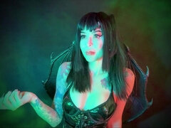 Weibliche domination, Erniedrigung, Herrin, Solo, Tätowierung, Toilette, Bizarr