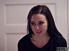 Kotě, Velké kozy, Brunetka, Přichyceni, Přítelkyně, Lesbické, Strapon, Kozičky