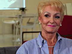 Grote mammen, Zwart, Blond, Omie, Masturbatie, Rijpe lesbienne, Alleen, Vrouw