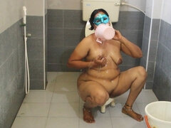 Mature Desi Big Boobs Aunty in Bathroom Taking Shower
