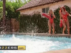 Store pupper, Blond, Kvinner mann, Hardcore, Hd, Basseng, Offentlig, Rødtopp